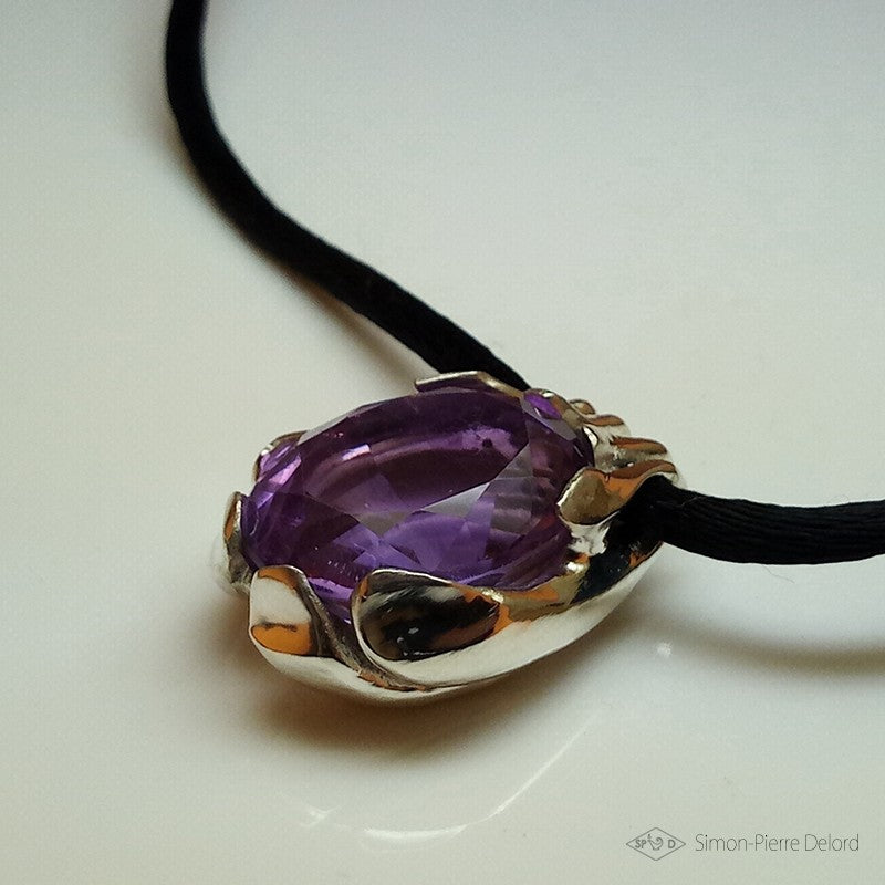 Pendant "The Enchanted Sleigh"