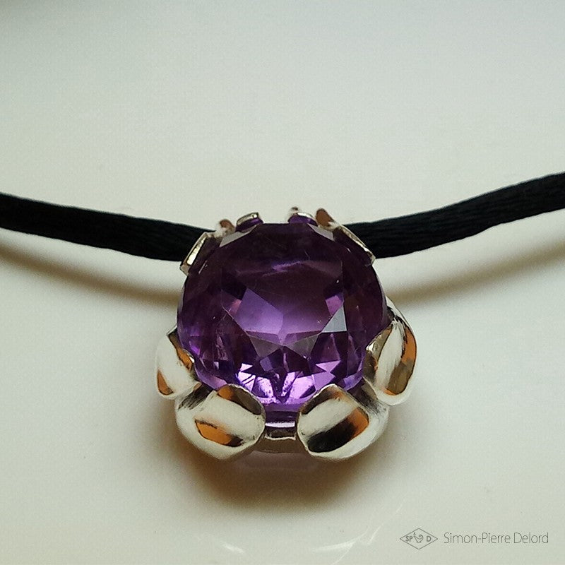 Pendant "The Enchanted Sleigh"