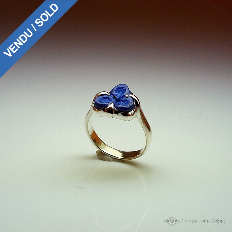 "Blue Flower", High Jewelry Ring, Lapis lazuli, Lost wax technique. Arts and Crafts