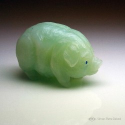 "Abondance" Cochon en Jade de Chine. Sculpture en pierre fine. Art du lapidaire et de la glyptique. Vue de côté