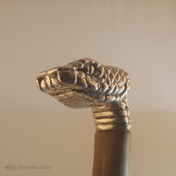 "Primordial Reptile" Knife. View of the snakehead pommel in Argentium. Side view