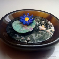 "The Blue Water Lily" Lapis Lazuli, Fuchsite, Agate and Amber yellow. Lapidary craftsman and glyptician. Art of Glyptics.