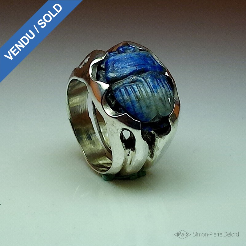 "Blue Scarab", Ring in Argentium and Lapis-lazuli, High Jewelry. Side view