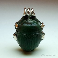 "Eternal Hope", Pendant in Argentium and Aventurine, High Jewelry. Lapidary craftsman and glyptician.