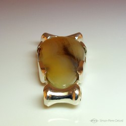 Pendant in Argentium and agate. Title: "Pearl of Dune". Arts and Crafts Jeweler. Technique: Lost wax in direct carving