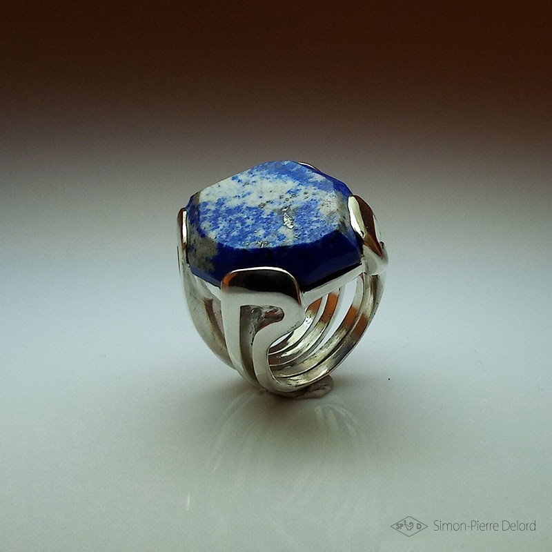 "Celestial", High Jewelry Ring, Lapis lazuli, Lost wax technique. Arts and Crafts