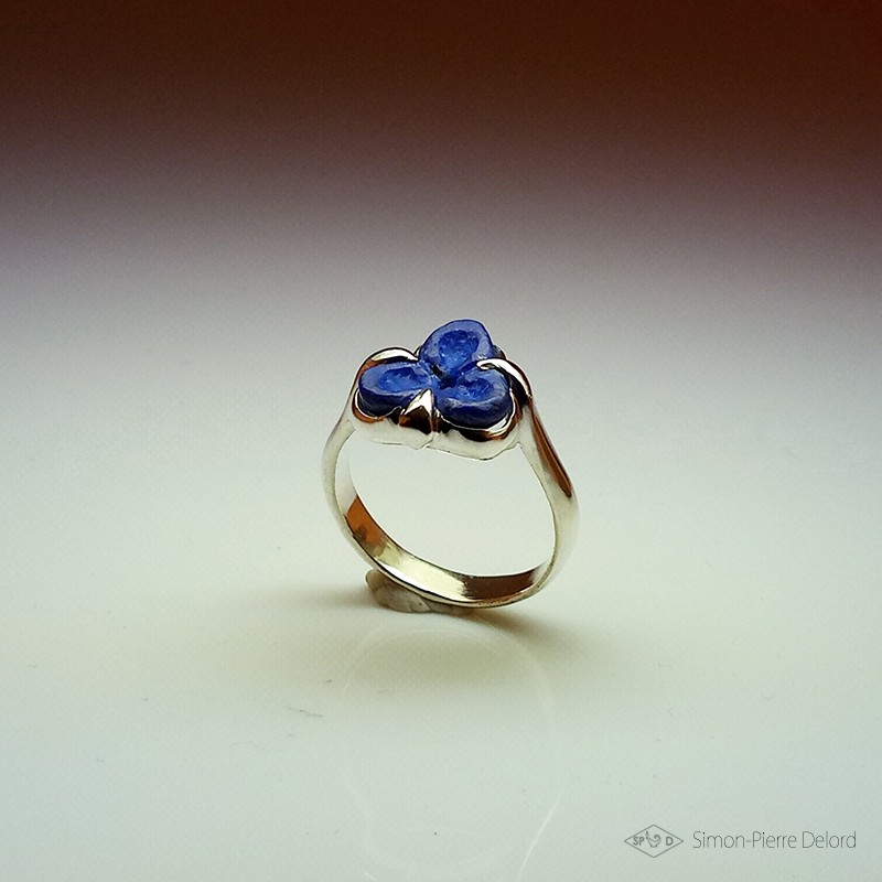 "Blue Flower", High Jewelry Ring, Lapis lazuli, Lost wax technique. Arts and Crafts