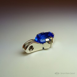 "Reflets d'Océan", Pendentif d'Artisan d'Art Joaillier, Quartz bleu de 16.7 Carats. Cire perdue, Art de la taille directe