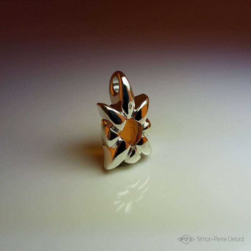 “Star Flower” pendant 